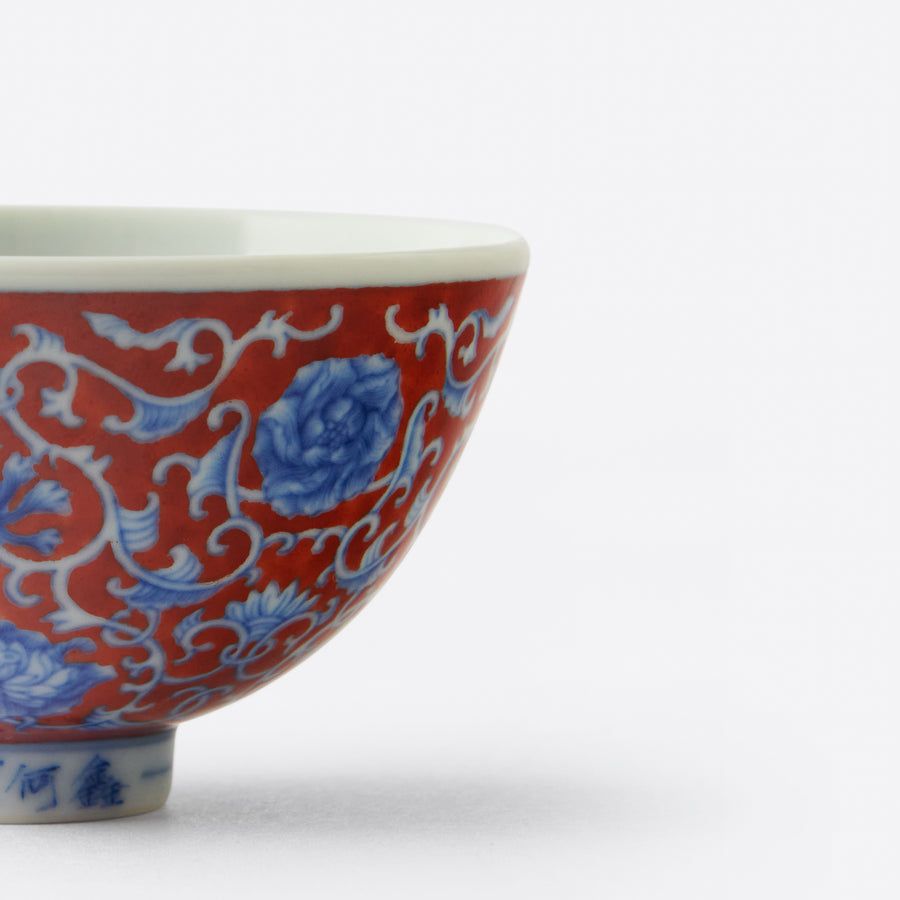 He Xin Qinghua Doucai Porcelain Teacup with Lacquer Saucer, Red